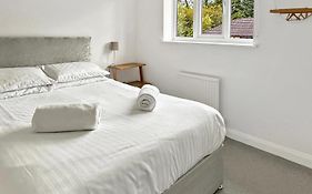 Amaya Three - Newly Renovated - Sleeps 6 - Grantham - Garden & Driveway - Free Gym Access